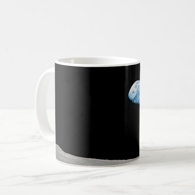 Mug La Terre S'Élève Au-Dessus De L'Horizon Lunaire. (Devant gauche)