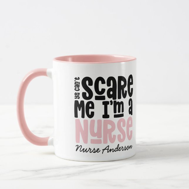 Mug La typographie d'une infirmière rose amusante grâc (Gauche)