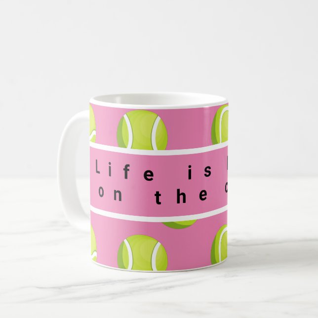 Mug La vie de balle de tennis est meilleure sur le cou (Devant gauche)