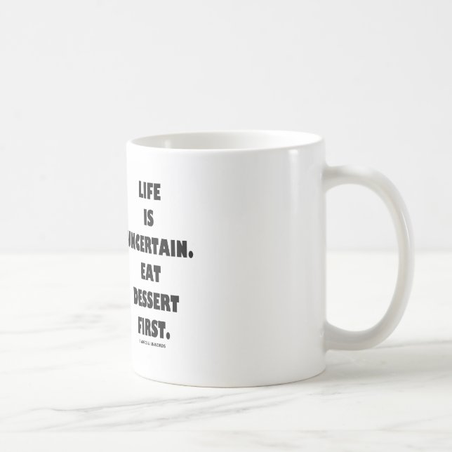 Mug La vie est incertaine.  Mangez le dessert premier. (Droite)