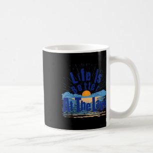 Mug La vie est meilleure au lac Pêche en bateau Gif
