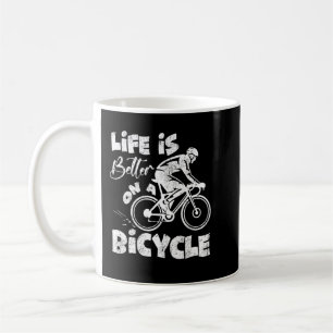 Mug La vie est meilleure sur un vélo
