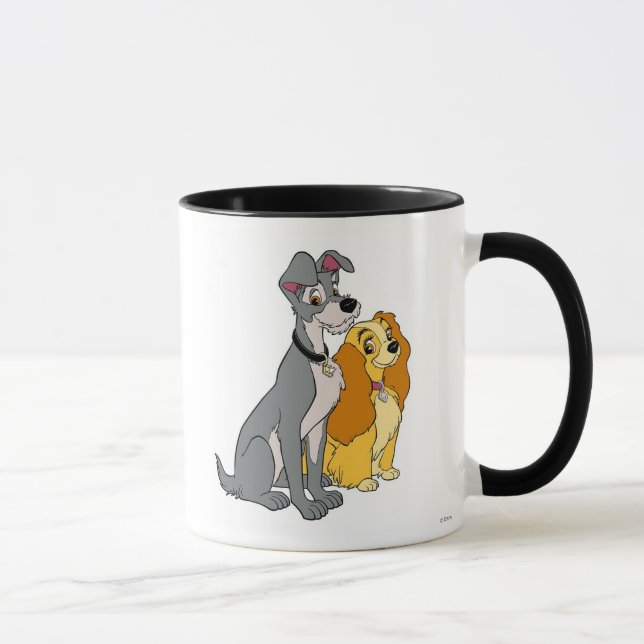 Mug Lady et le tramp se tiennent ensemble Disney (Droite)