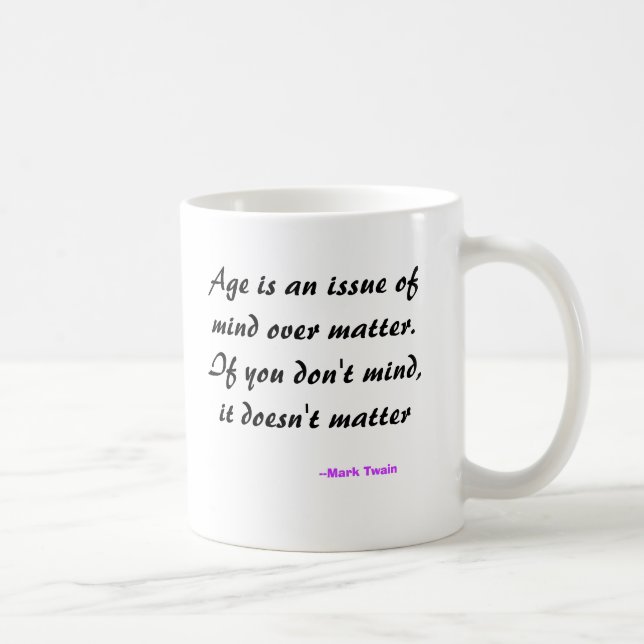 Mug L'âge est une question d'esprit au-dessus de (Droite)