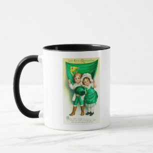 Mug Laissez Erin se souvenir d'un couple tenant un dra