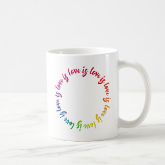 Mug L'amour est amour est cercle d'arc-en-ciel d'amour