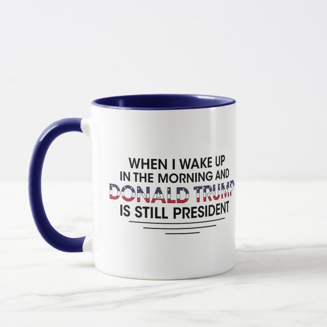 Mug L'amour quand je me lève en AM et Trump est présid (Gauche)