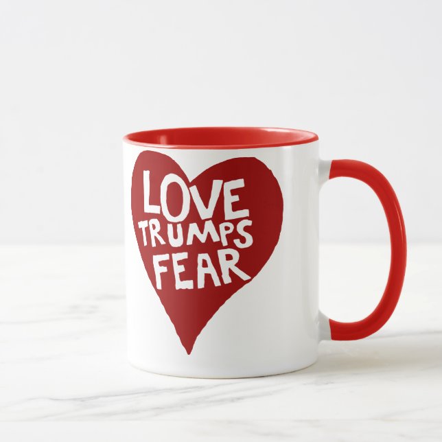 Mug L'amour Trumps la crainte (Droite)