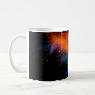 Mug Lancé en poudre colorée sur fond noir,