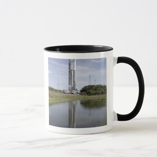 Mug L'Atlas V/Centaur arrive sur la commande de lancem (Droite)