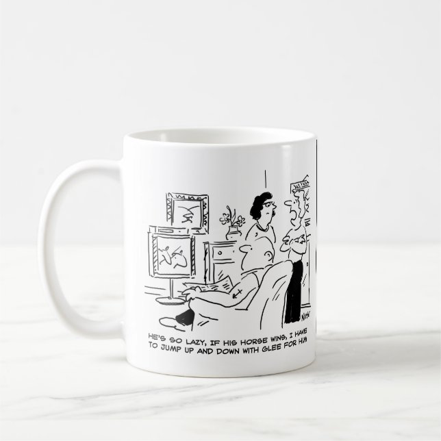 Mug Lazy Man Watches Horse Racing à la télévision (Gauche)