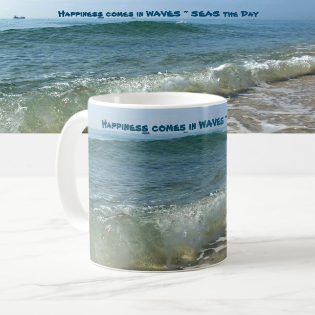 Mug Le bonheur vient dans les vagues briser le Surf (Créateur téléchargé)