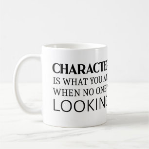 Mug Le caractère est ce que vous êtes quand personne n