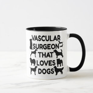 Mug Le chirurgien vasculaire aime les chiens