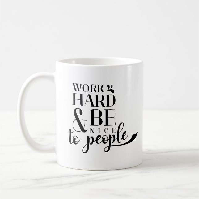 Mug Le collègue cite le dur labeur et soit Nice aux (Gauche)