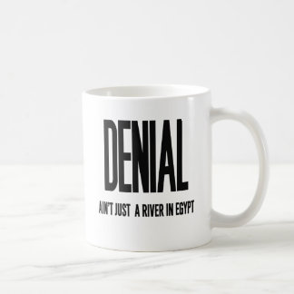 Mug Le démenti n'est pas simplement une rivière en
