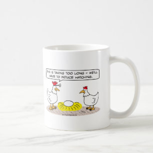 Mug le docteur de poulet induisent l'oeuf à couver