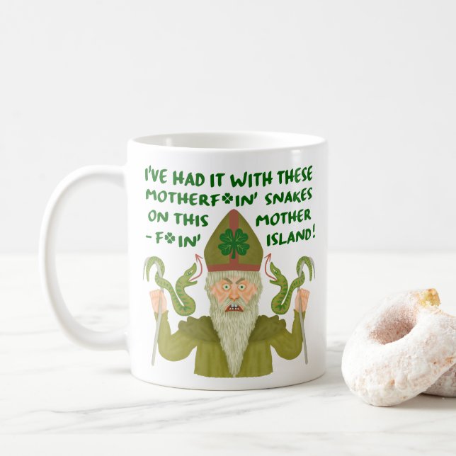 Mug Le jour drôle de Patrick de saint serpente les (Avec donut)