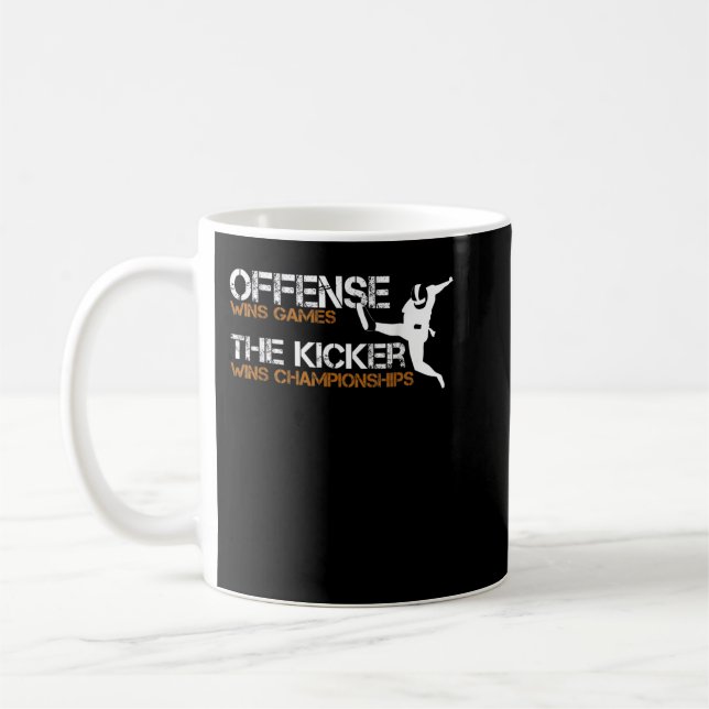 Mug Le Kicker remporte les championnats de football 80 (Gauche)