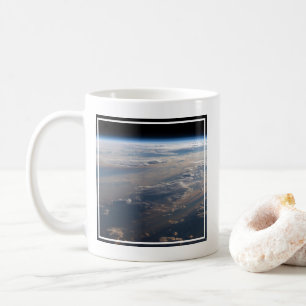 Mug Le lever Du Soleil Coule De Longues Ombres Sur La 