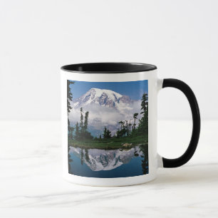 Mug Le mont Rainier dans une montagne