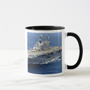 Mug Le navire d'assaut amphibie USS Peleliu