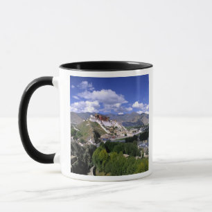 Mug Le palais de Potala sur la chaîne de montagnes d'u