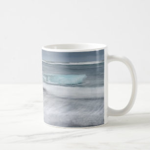 Mug Le paysage de la mer bruyante avec la glace, l'îl