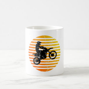 Mug Le soleil couchant sur les pistes cyclables de Mot