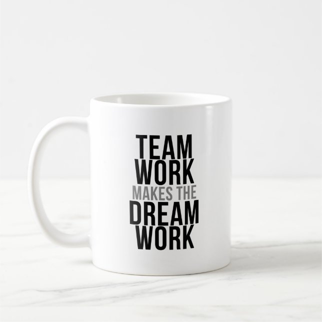 Mug Le travail d'équipe fait le travail rêveur (Gauche)