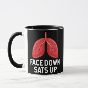 Mug Le visage vers le bas s'assoit sur la thérapie res