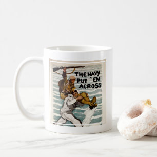 Mug Le Voilier Se Lève Alors Qu'Il Porte Un Soldat Sur