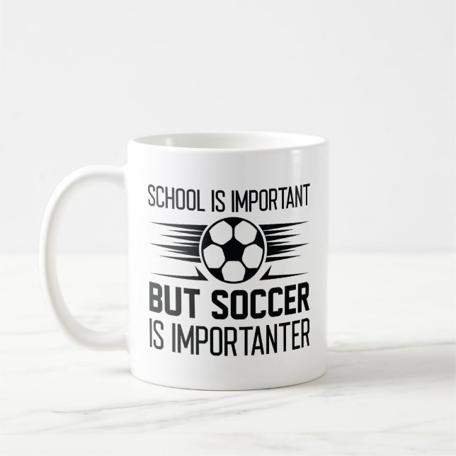 Mug L'École Est Importante, Mais Le Football Est Impor (Gauche)