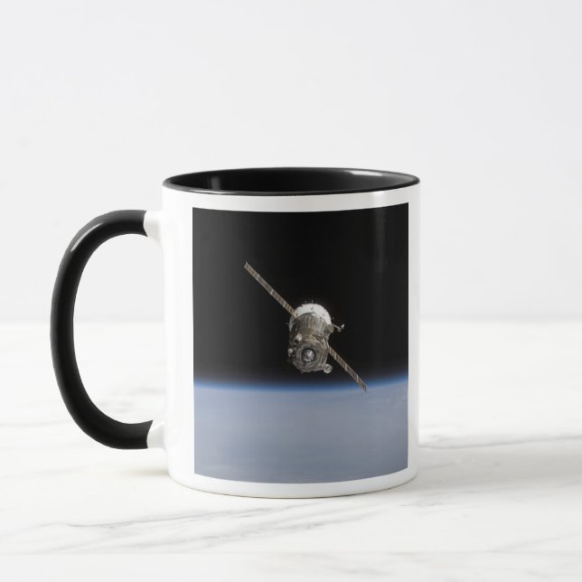 Mug L'engin spatial Soyouz TMA-11 au-dessus du horiz t (Gauche)