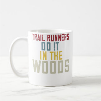 Mug Les coureurs de trail le font dans les bois drôle