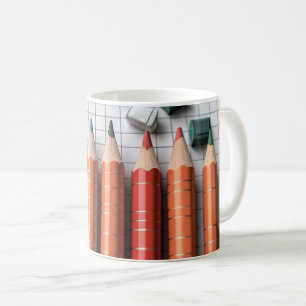 Mug Les crayons de couleur sont disposés pour illustre
