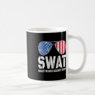 Mug Les femmes intelligentes contre Trump drôle Anti-T