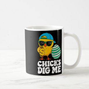 Mug Les filles me trouvent drôle tenue heureuse de Pâq