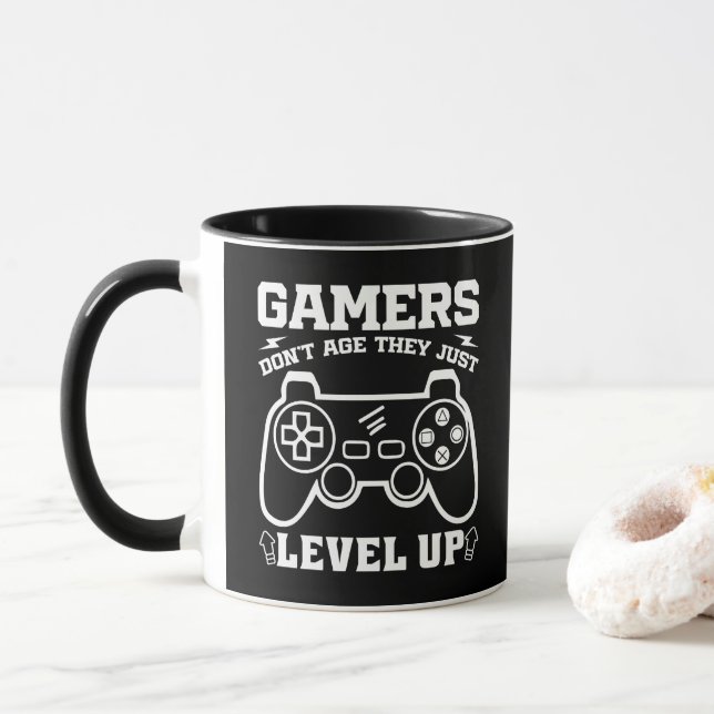 Mug Les gamers ne vieillissent pas ils juste niveler l (Avec donut)