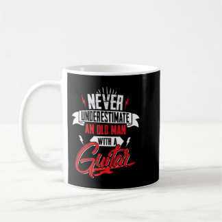 Mug Les Hommes Ne Sous-Estiment Jamais Un Vieux Homme 
