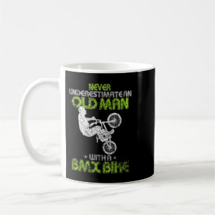 Mug Les Hommes Vintage Ne Sous-Estiment Jamais Un Vieu