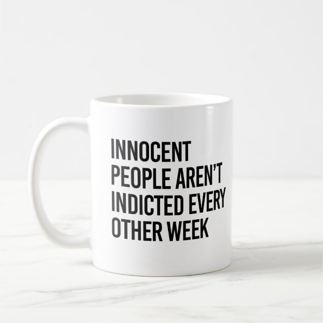 Mug Les innocents ne sont pas inculpés tous les deux j (Gauche)