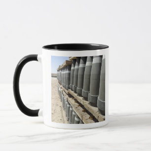 Mug Les rangées de munitions sont empilées et préparée