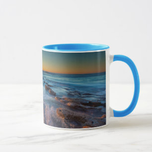 Mug Les rayons du soleil illuminent l'océan Pacifique