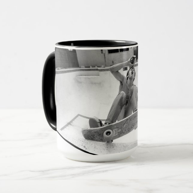 MUG LES SKATEBOARDERS DE L'ANCIENNE ET DE L'ANCIENNE É (Devant gauche)