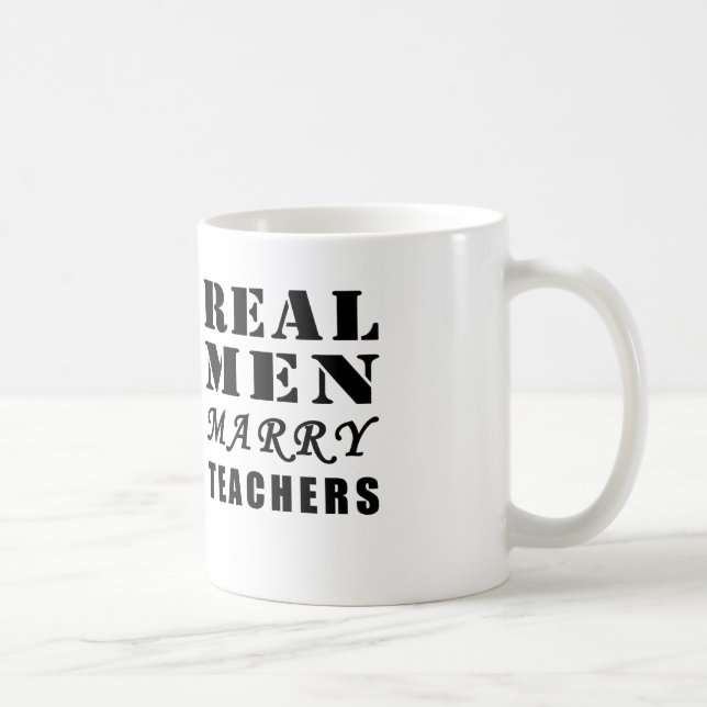 Mug Les vrais hommes marient les professeurs café ou (Droite)