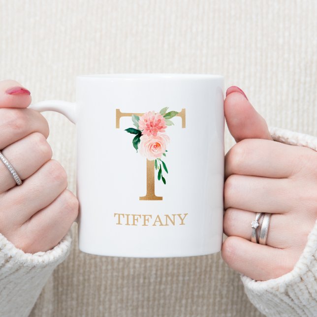 Mug Lettre d'or monogramme T | Vert rose floral (Créateur téléchargé)