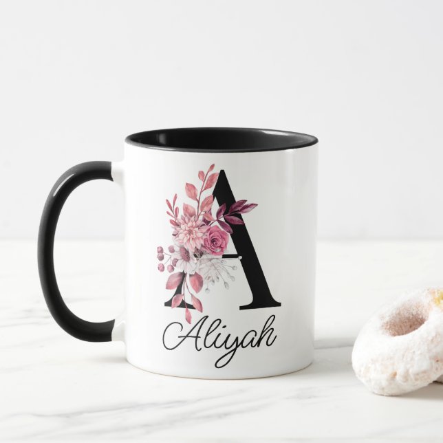 Mug Lettre florale Dusty Rose Mauve A Monogramme (Avec donut)