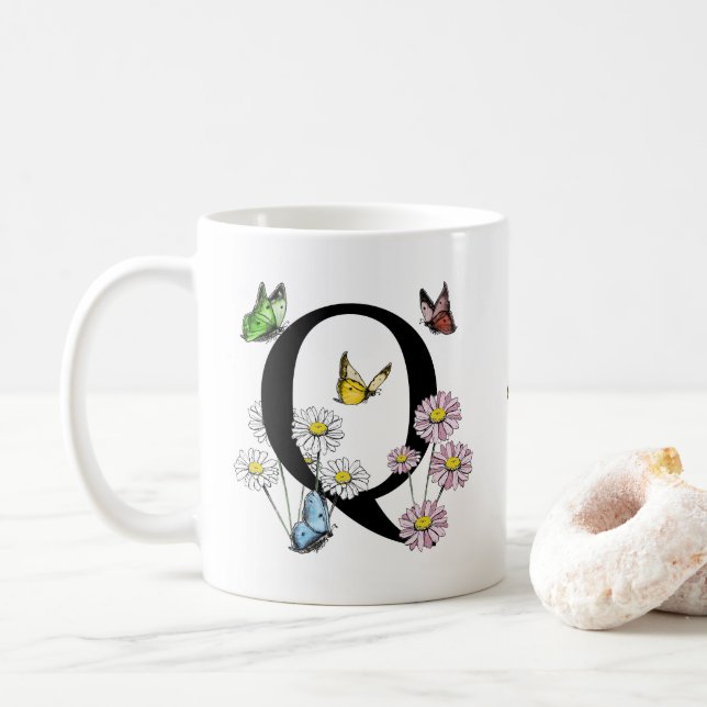 Mug Lettre Q Papillon Floral Monogramme Initiale (Avec donut)