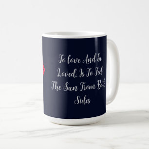 Mug Lèvres Rouges Mordant une Chaîne Dorée Élégante